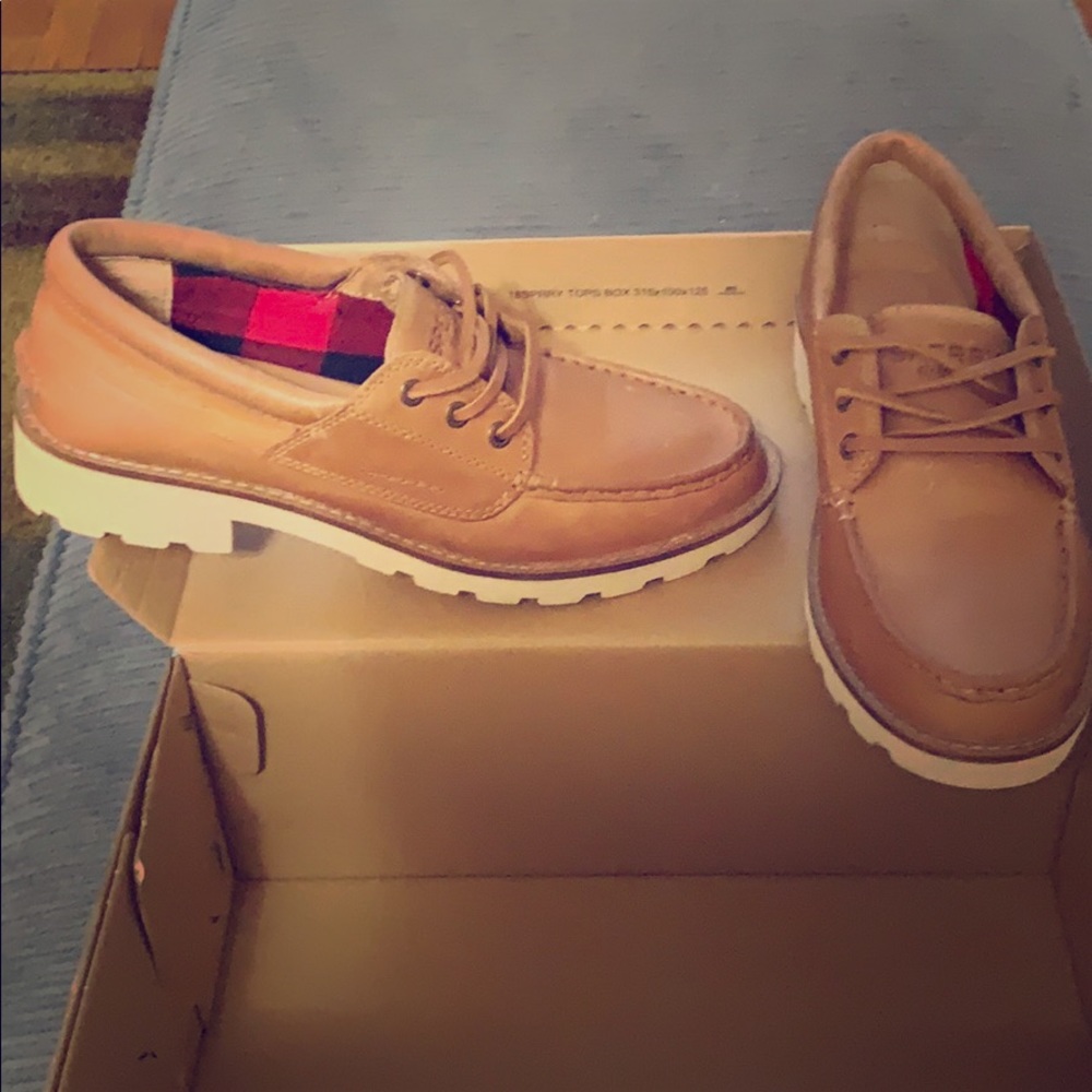 Sperry lug boat tan